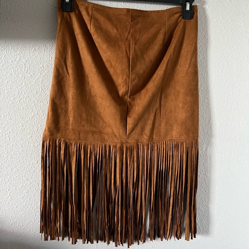 Suede skirt with fringe